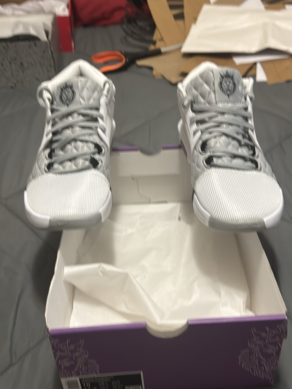 Men’s Nike LeBron Witness Vlll Athletic Sneakers in Light Gray and White